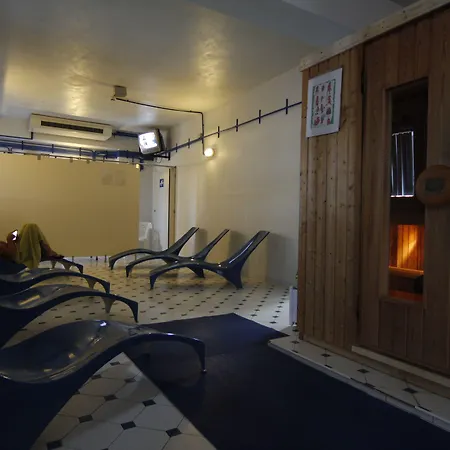 מלון Feira Pedra Bela 4*